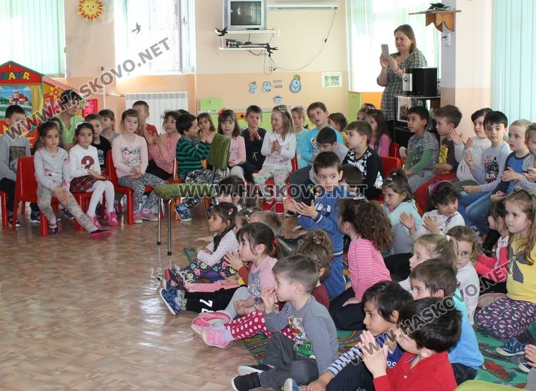 Богоровци посрещнаха пролетта с децата от детска градина №1