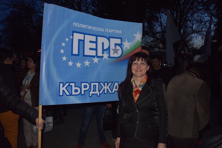 С огнено шоу и огнено слово ГЕРБ закри предизборната си кампания в Кърджали