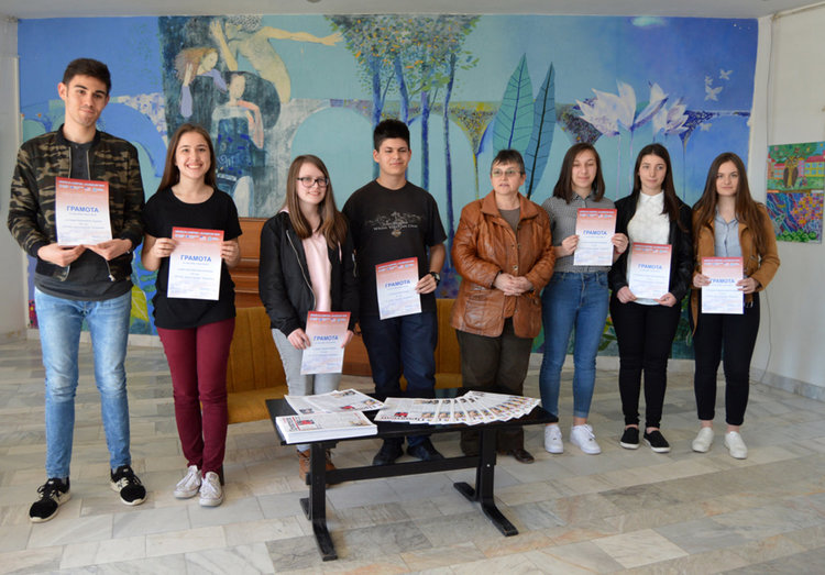 Млади журналисти представиха новия вестник „Приятели плюс”