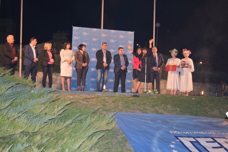 С огнено шоу и огнено слово ГЕРБ закри предизборната си кампания в Кърджали