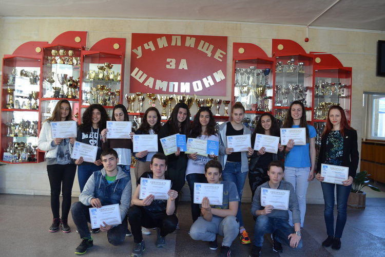 Емилия Моллова от "Славейков" трета в България по творческо писане