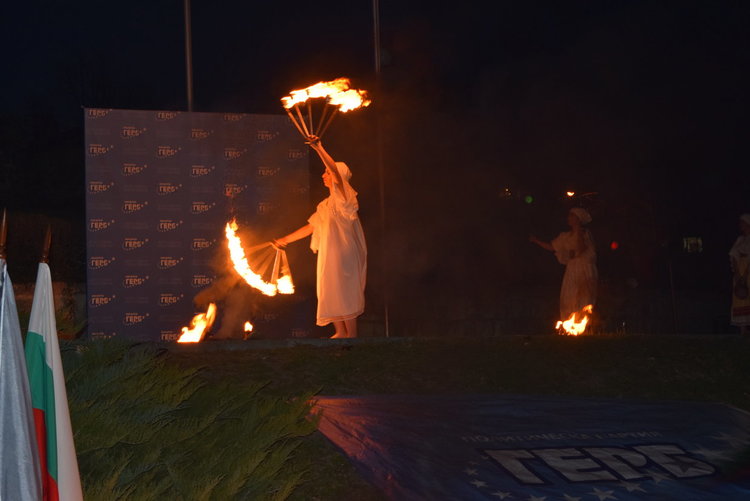 С огнено шоу и огнено слово ГЕРБ закри предизборната си кампания в Кърджали