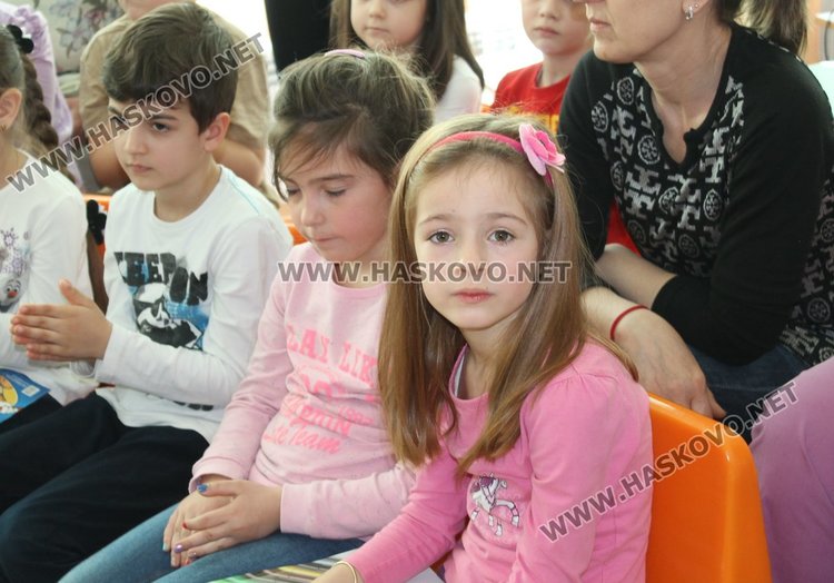 Богоровци посрещнаха пролетта с децата от детска градина №1