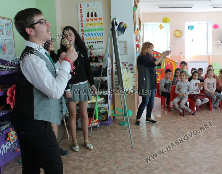 Богоровци посрещнаха пролетта с децата от детска градина №1
