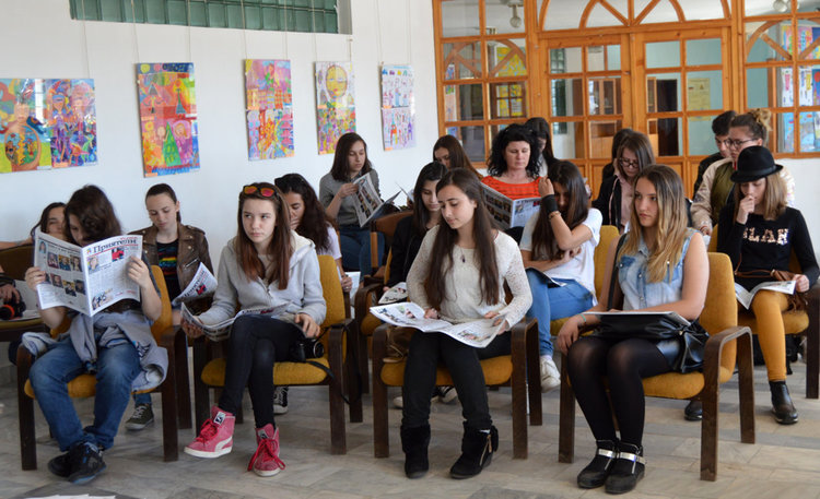 Млади журналисти представиха новия вестник „Приятели плюс”