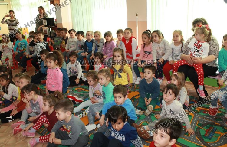 Богоровци посрещнаха пролетта с децата от детска градина №1