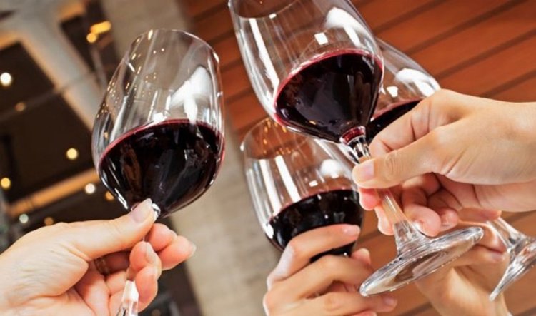 Наздраве! В Хасково и Димитровград алкохолът разрешен в изборния ден