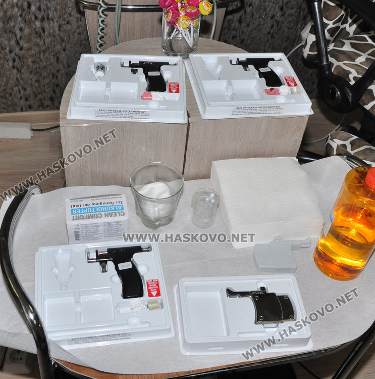 Майки и бебета на опашка за обеци на Благовец в Хасково