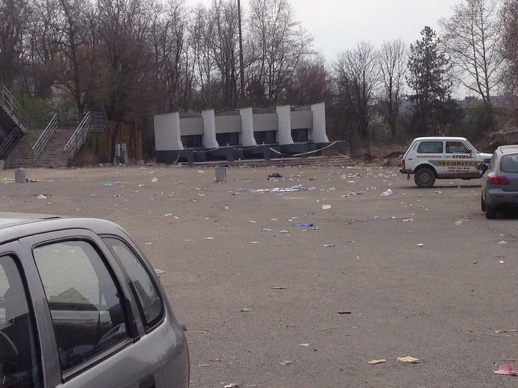 Политическа партия с предписание да изчистят боклука от митинг