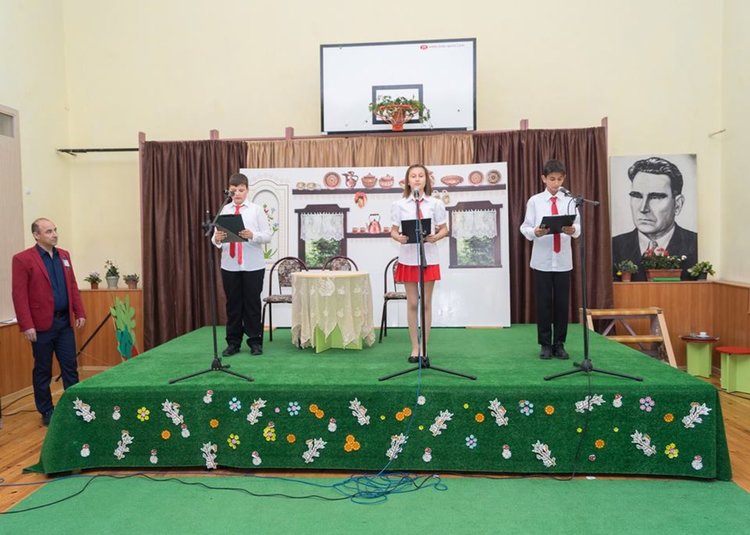 С духова музика, концерт и коктейл отбелязаха празника на училището в Дебър