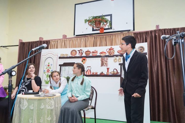 С духова музика, концерт и коктейл отбелязаха празника на училището в Дебър