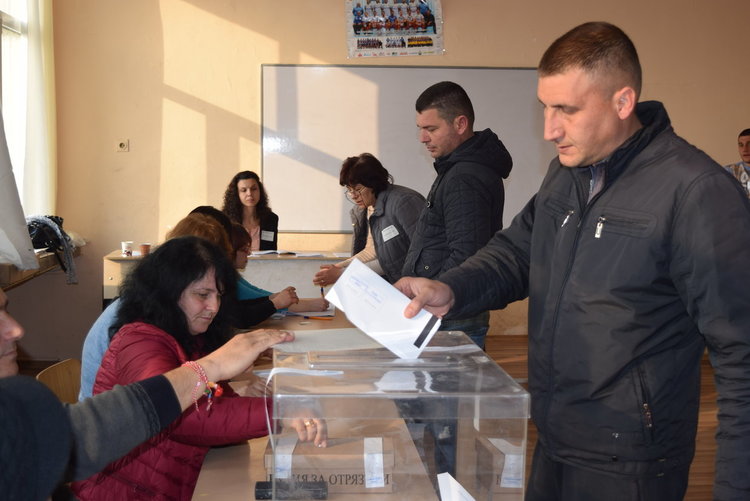 Приключи изборният ден в Кърджалийско,започна приемането на бюлетините в Районната избирателна комисия