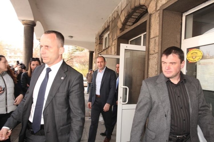 Радев гласува за модерна и просперираща България