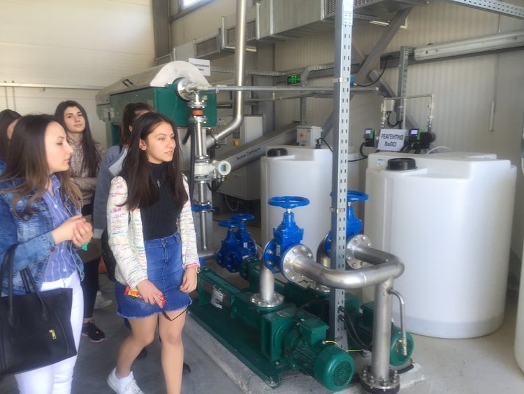 Младите еколози от „Йордан Йовков“ посетиха Пречиствателната станция в Момчилград