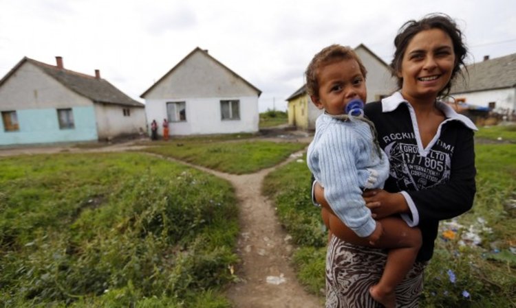 Роми тъгуват: Политиците се сещат за нас по избори!