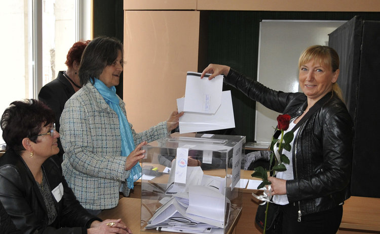 Елена Йончева гласува за повече морал и почтеност в политиката