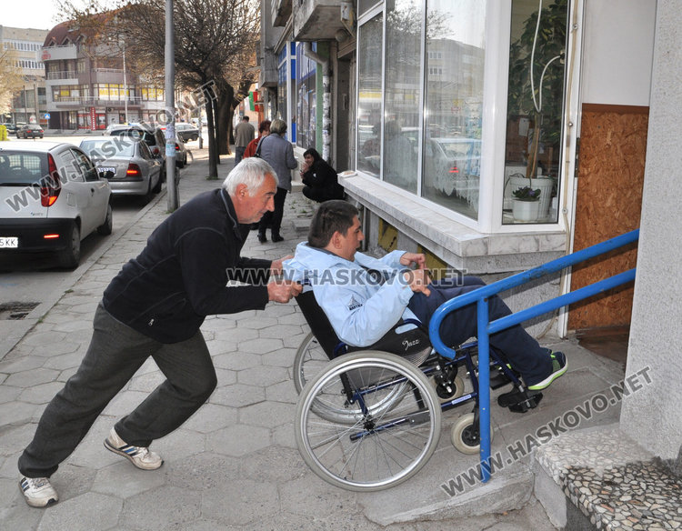 64 632 отидоха до урните в Хасковско, извозват 38 с увреждания