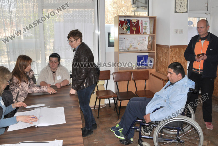 64 632 отидоха до урните в Хасковско, извозват 38 с увреждания