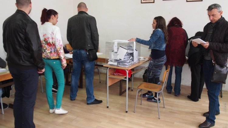 Студенти и докторанти гласуват на мястото, където учат