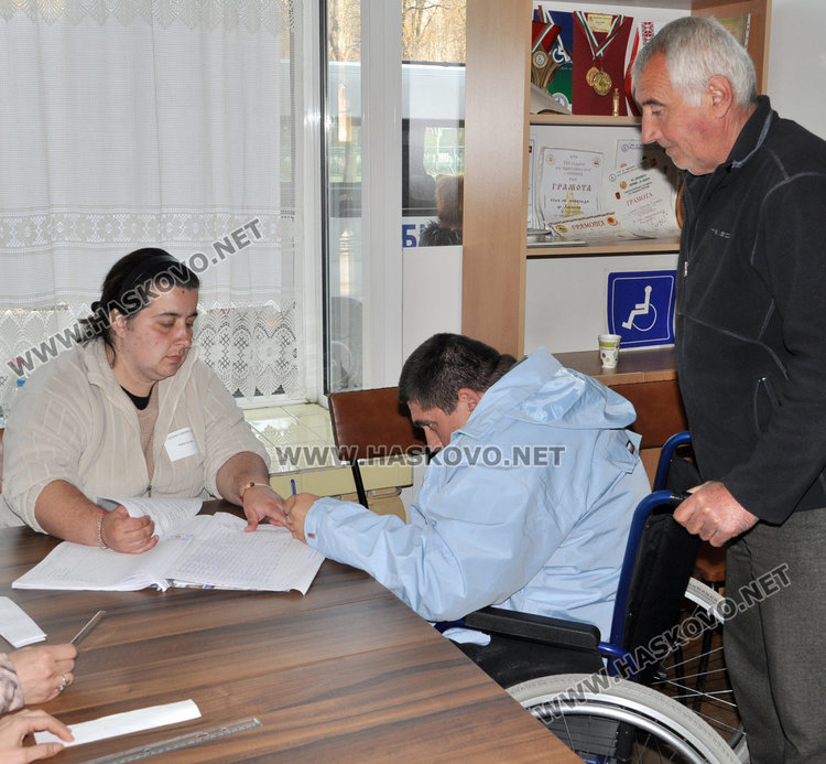 64 632 отидоха до урните в Хасковско, извозват 38 с увреждания