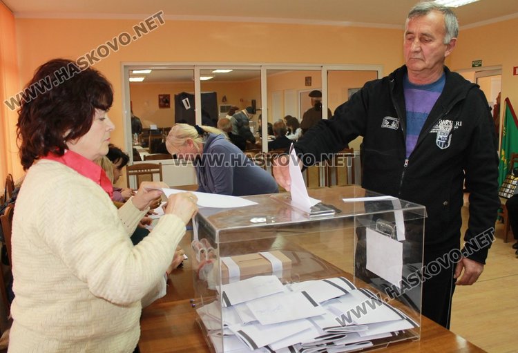 Над 25% е избирателната активност в община Димитровград към 13 часа