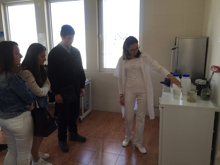 Младите еколози от „Йордан Йовков“ посетиха Пречиствателната станция в Момчилград