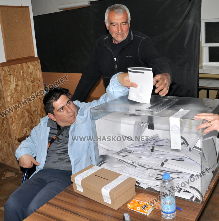 64 632 отидоха до урните в Хасковско, извозват 38 с увреждания