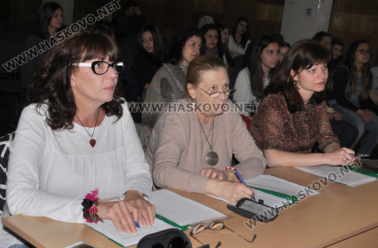 45 деца се състезават в рецитаторски конкурс в Младежкия