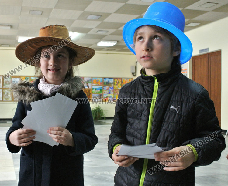 Децата пътуваха в Младежкия с Бистра и Наце из 14 кътчета на света чрез забавни игри