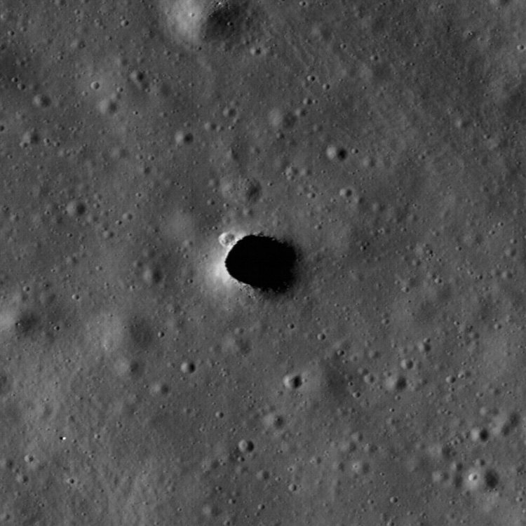 Дупката на платото Marius Hills. Сн.: NASA