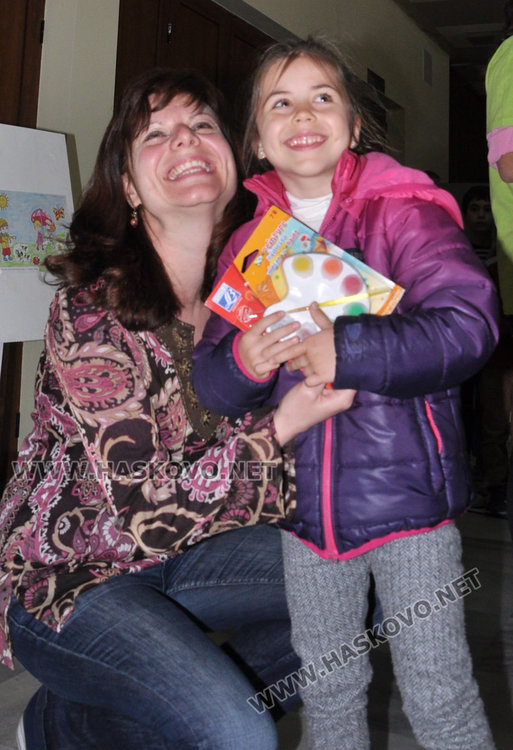 Наградиха деца, нарисували добрини