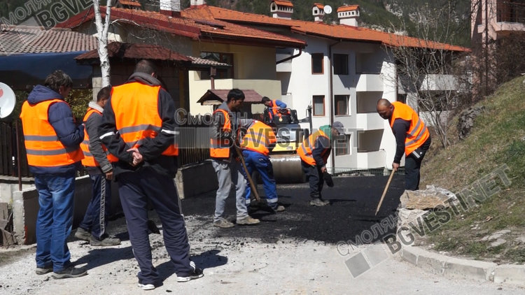 Общината стартира планираното асфалтиране на улици и участъци