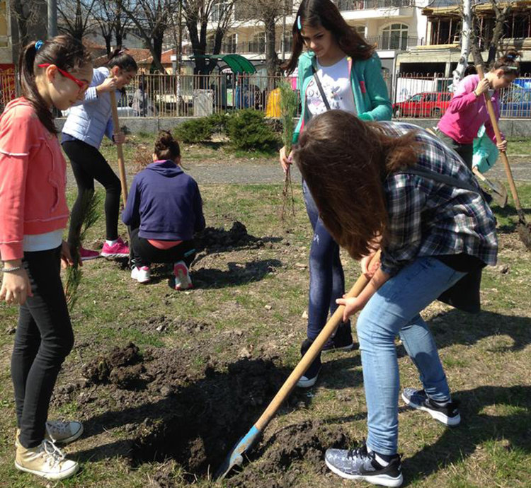 Паисиевци засадиха дръвчетата на надеждите