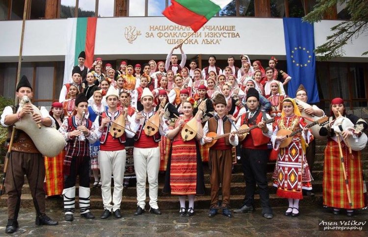Младите таланти от НУФИ Широка лъка с куп награди от престижен конкурс в Пловдив