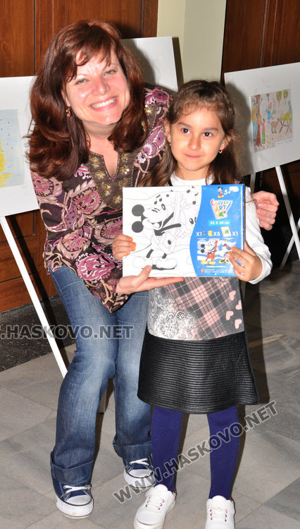 Наградиха деца, нарисували добрини