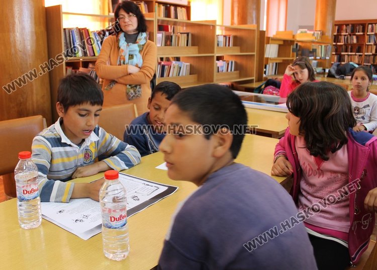 Пет отбора мериха сили в състезанието "Най-добре четящ клас" в Димитровград