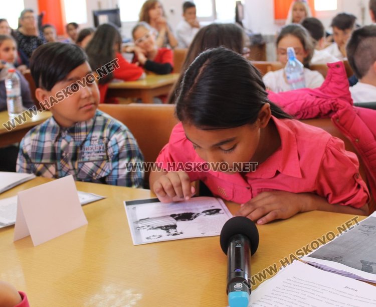 Пет отбора мериха сили в състезанието "Най-добре четящ клас" в Димитровград