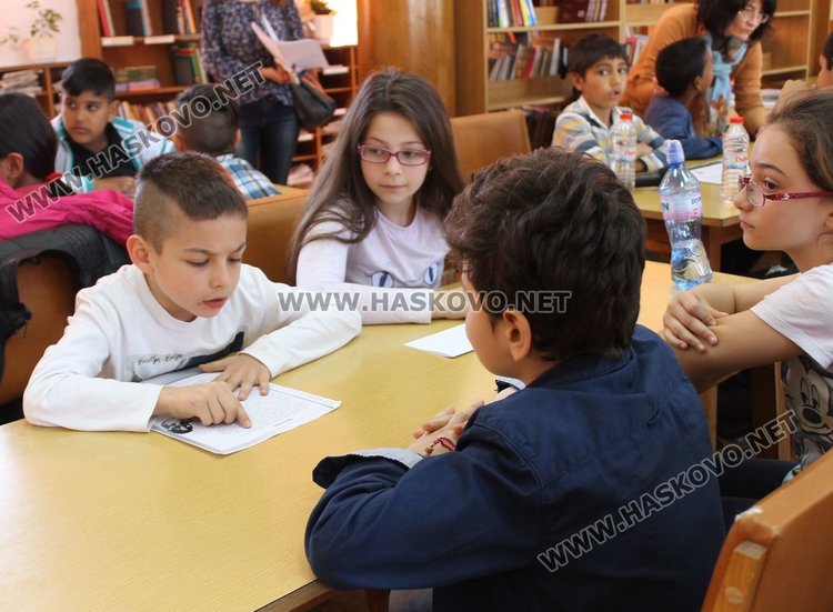 Пет отбора мериха сили в състезанието "Най-добре четящ клас" в Димитровград