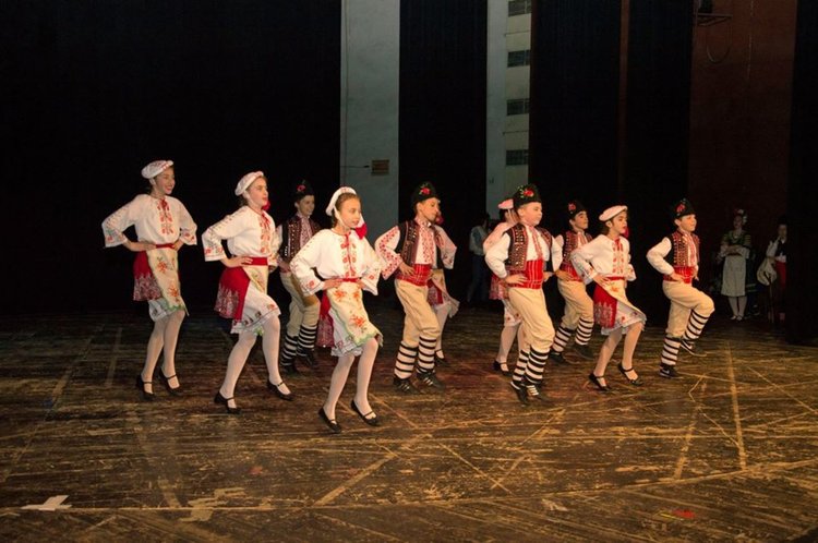 Певци и танцьори с благотворителна изява, събират средства за болно момиче