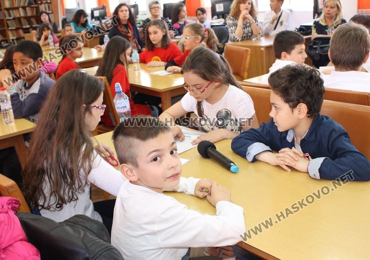 Пет отбора мериха сили в състезанието "Най-добре четящ клас" в Димитровград