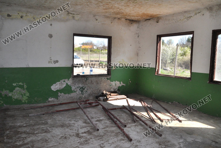 Кучешкият приют отваря до дни, днес монтираха клетките