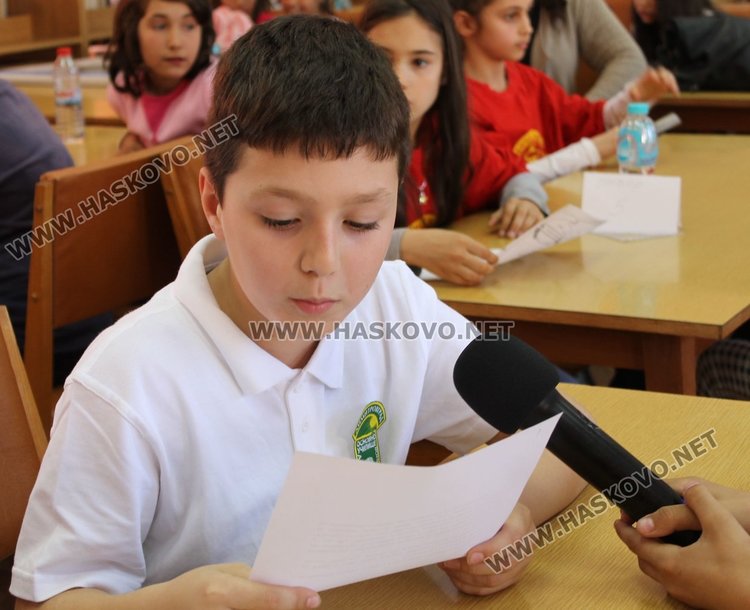 Пет отбора мериха сили в състезанието "Най-добре четящ клас" в Димитровград