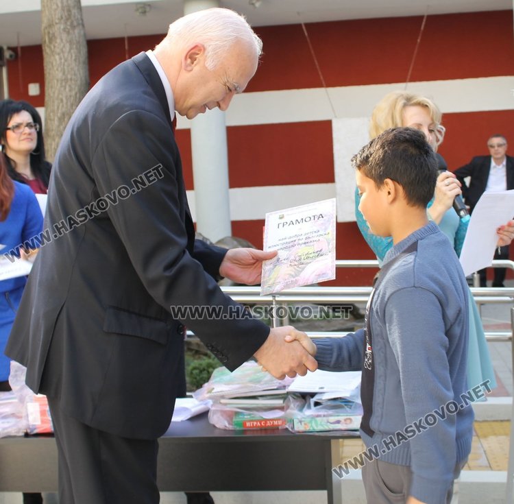 Победителите в три общински конкурса взеха грамоти и награди