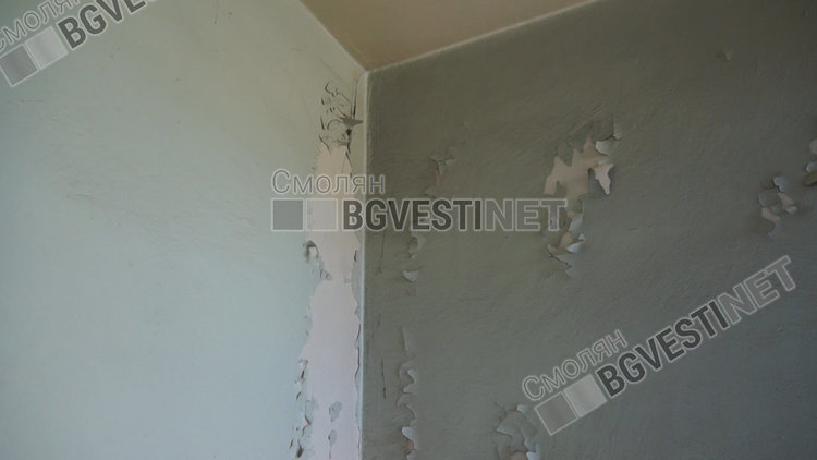 Мизерна обстановка и шест етажа по стълбите посрещат пациентите на туберкулозния кабинет в Смолян