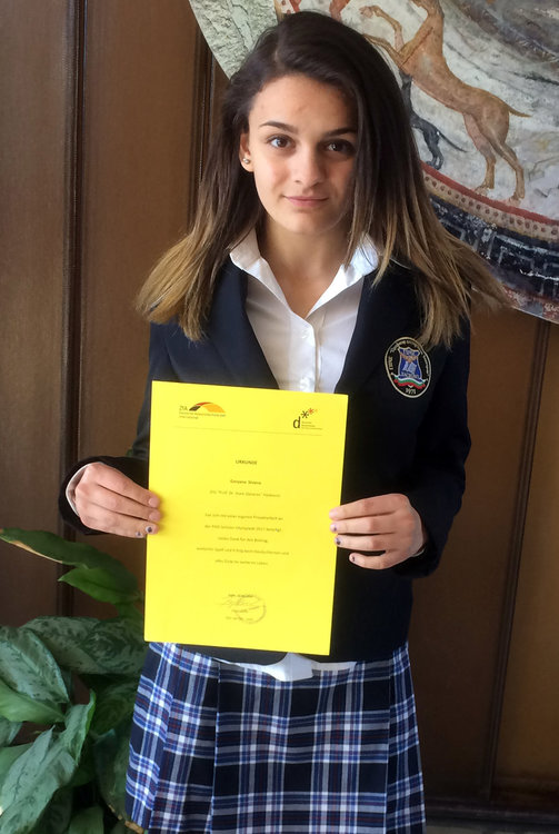 Ученичка от Езиковата спечели стипендия за обучение в Германия