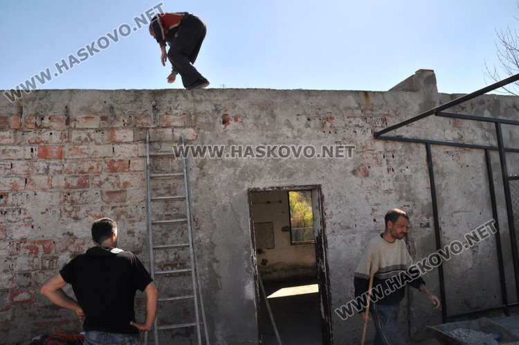 Кучешкият приют отваря до дни, днес монтираха клетките