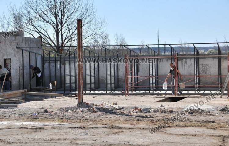 Кучешкият приют отваря до дни, днес монтираха клетките