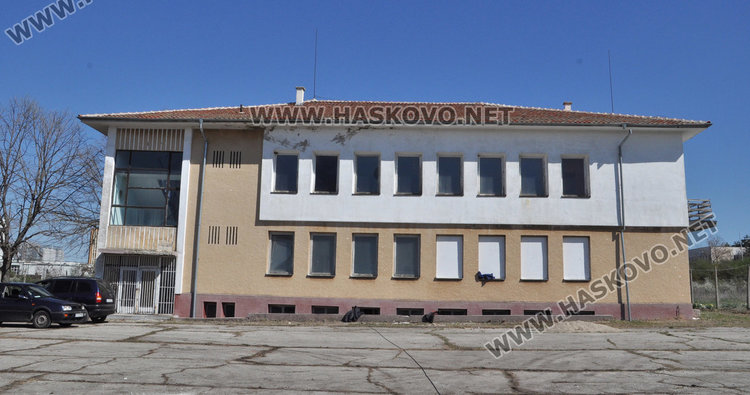 Кучешкият приют отваря до дни, днес монтираха клетките