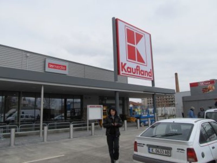 Санкционират “Кауфланд” за заобикаляне на трудовото законодателство,24 акта обаче падат в съда