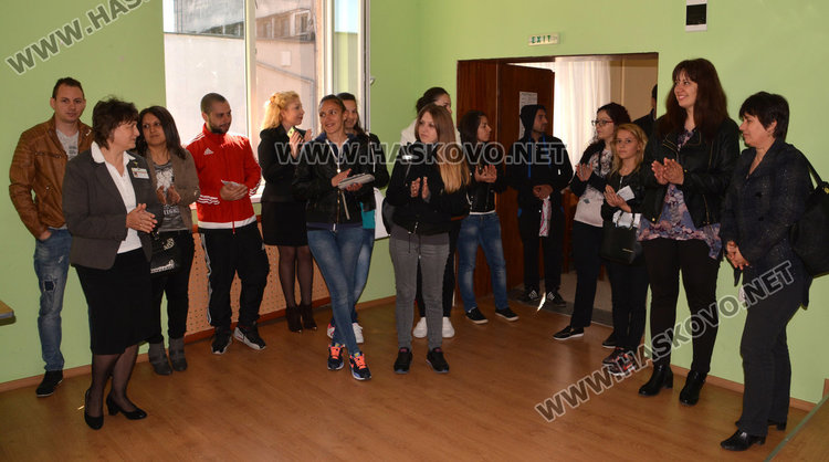 Навалица на младежката трудова борса, 11 фирми търсят хора